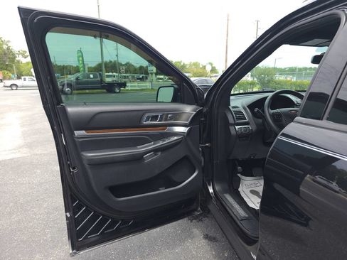 Used 2019 Ford Explorer Limited w/ Class III Trailer Tow Package FWD image 9