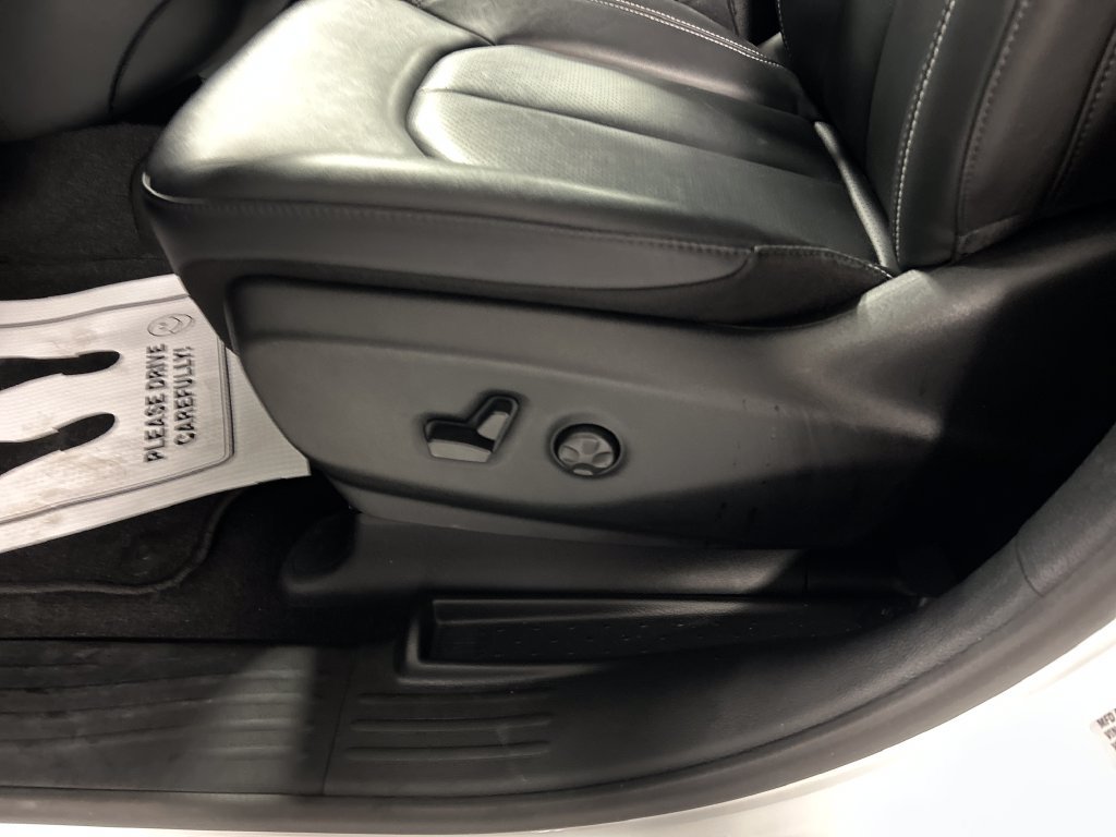 Used 2026 Chrysler Pacifica Select FWD image 13