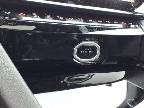 New 2026 Jeep Grand Cherokee L Limited w/ Limited Altitude Package AWD/4WD image 9