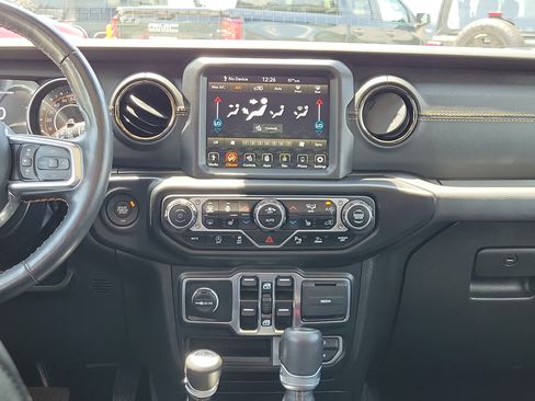 Used 2022 Jeep Wrangler Unlimited Sahara AWD/4WD image 19