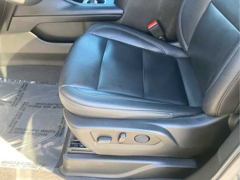 Used 2021 Chevrolet Suburban Z71 image 12