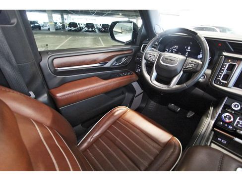 Used 2024 GMC Yukon XL Denali Ultimate AWD/4WD image 8