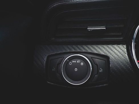 Used 2016 Ford Mustang Coupe image 9