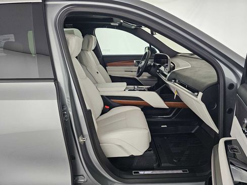 New 2026 Cadillac Vistiq Luxury w/ LPO, Floor Liner Package AWD/4WD image 10
