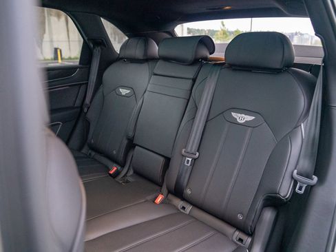 Used 2022 Bentley Bentayga image 25