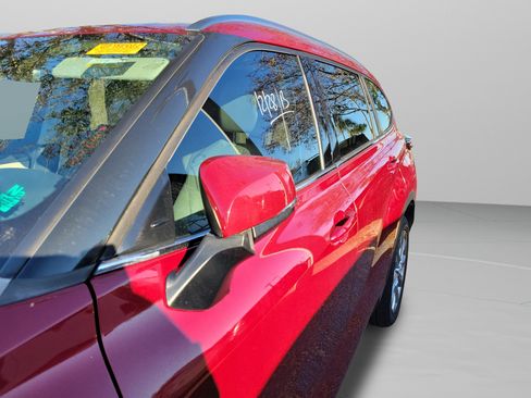 Used 2023 Toyota Highlander Limited image 26