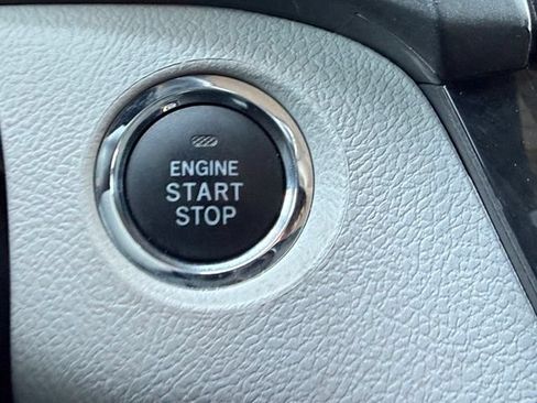 Used 2018 Toyota Sienna XLE Premium AWD/4WD image 23