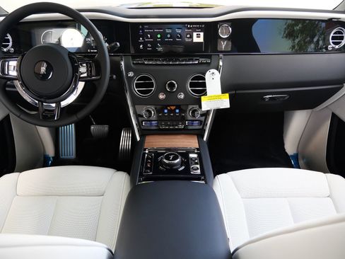 New 2026 Rolls-Royce Cullinan AWD/4WD image 4