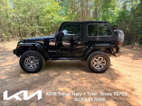 Used 2017 Jeep Wrangler Rubicon w/ Power Convenience Group AWD/4WD image 5