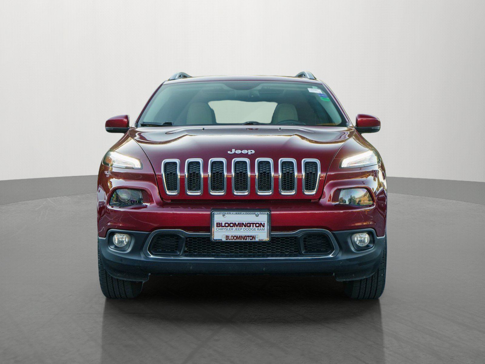 Used 2016 Jeep Cherokee Limited w/ Luxury Group AWD/4WD image 2