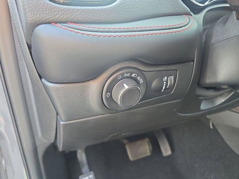 Used 2025 Dodge Durango GT AWD/4WD image 13