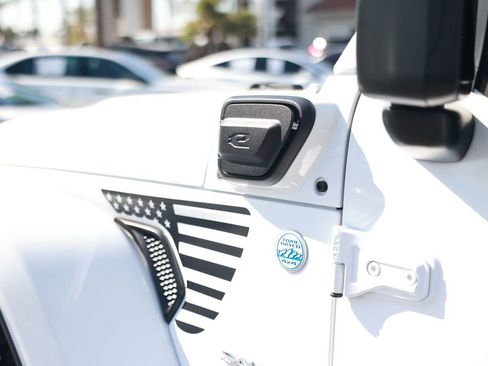 Used 2023 Jeep Wrangler Unlimited Sahara AWD/4WD image 16