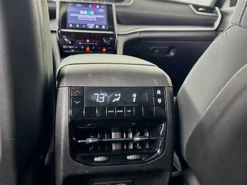 Used 2023 Jeep Grand Cherokee L Laredo image 30