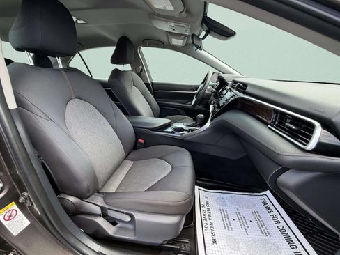 Used 2018 Toyota Camry LE FWD image 14