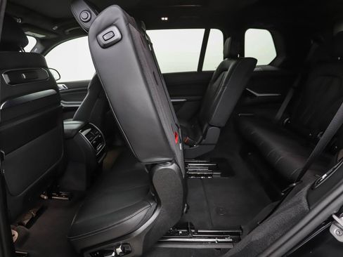 Used 2026 BMW X7 M60i AWD/4WD image 25
