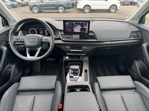 Certified 2025 Audi Q5 2.0T Premium Plus w/ Premium Plus Package AWD/4WD image 17