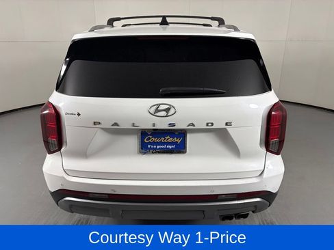 Used 2023 Hyundai Palisade SEL FWD image 8