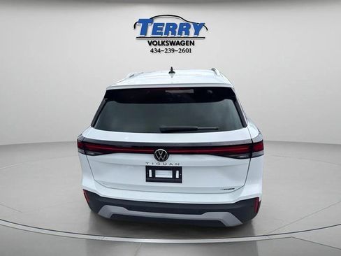 New 2025 Volkswagen Tiguan SE image 2