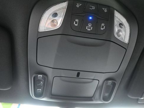 Used 2026 Chrysler Pacifica Limited FWD image 21