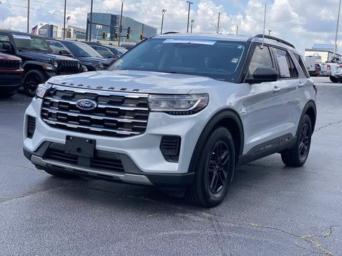 Used 2026 Ford Explorer Active RWD image 11