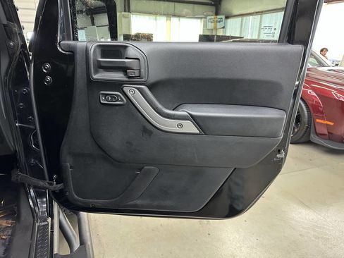 Used 2015 Jeep Wrangler Unlimited Sahara w/ Connectivity Group image 16