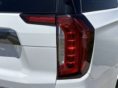 Used 2023 GMC Yukon XL AT4 w/ AT4 Premium Package AWD/4WD image 13