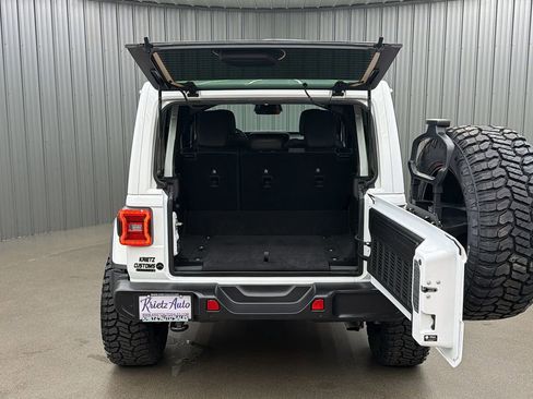 Used 2025 Jeep Wrangler Unlimited Sahara w/ Safety Group AWD/4WD image 18