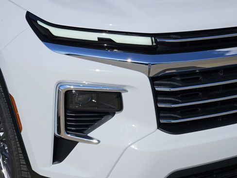 New 2027 Chevrolet Traverse LT FWD image 9