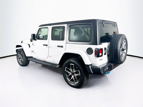 Used 2024 Jeep Wrangler Unlimited w/ Convenience Group AWD/4WD image 5