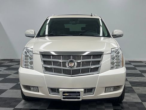 Used 2013 Cadillac Escalade ESV Platinum AWD/4WD image 2