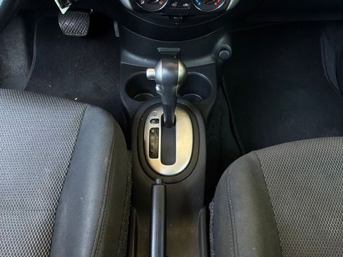 Used 2017 Nissan Versa SV w/ SV Special Edition Package FWD image 12