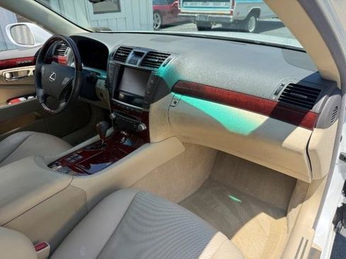 Used 2010 Lexus LS 460 AWD w/ Comfort Pkg image 12