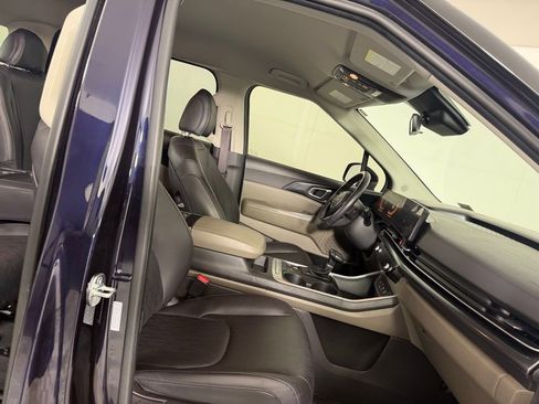 Used 2025 Kia Carnival image 27