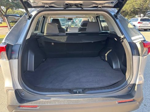 Used 2022 Toyota RAV4 XLE w/ Convenience Package FWD image 20