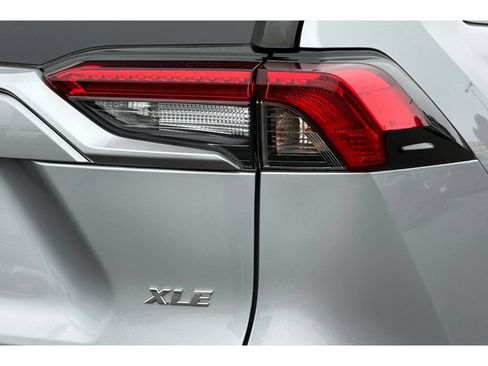 Used 2023 Toyota RAV4 XLE FWD image 32