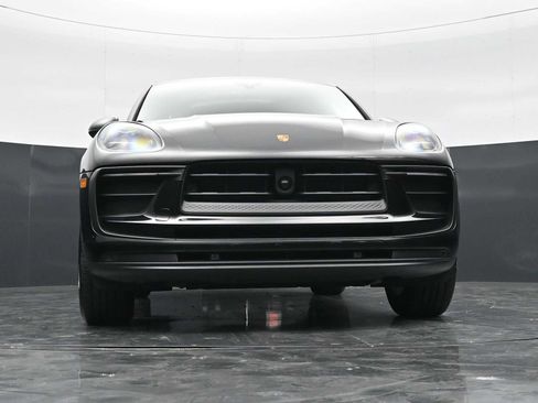 Certified 2024 Porsche Macan AWD/4WD image 42