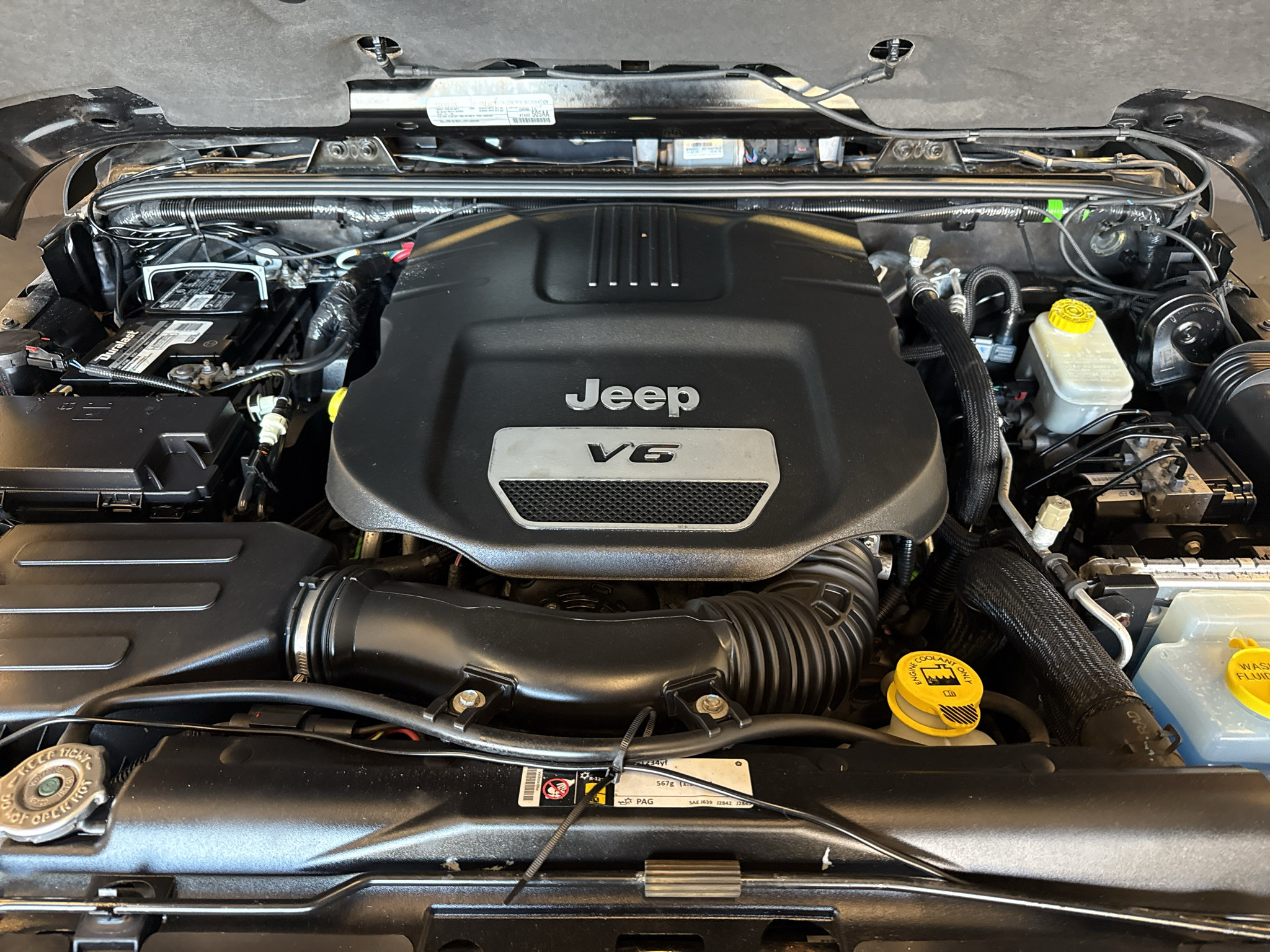 Used 2016 Jeep Wrangler Unlimited Sahara w/ Dual Top Group AWD/4WD image 25