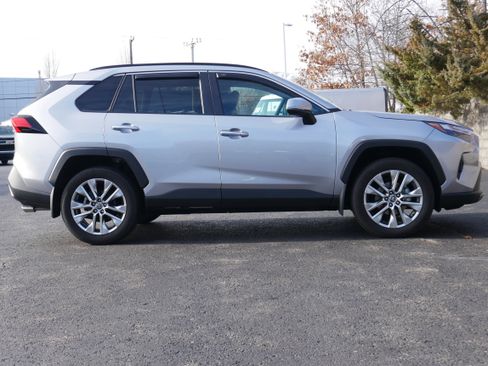 Used 2022 Toyota RAV4 Limited image 9