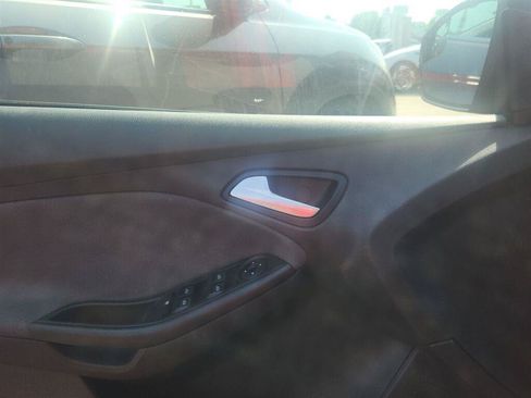 Used 2014 Ford Focus SE FWD image 12