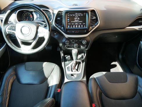 Used 2018 Jeep Cherokee Trailhawk w/ Cold Weather Group image 12