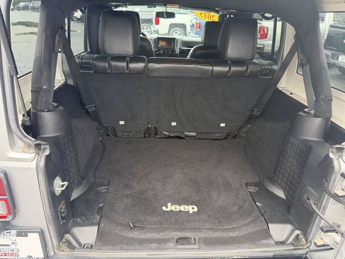 Used 2015 Jeep Wrangler Unlimited Sahara AWD/4WD image 12