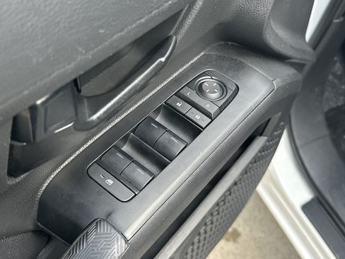 Certified 2025 Toyota Tacoma SR5 AWD/4WD image 14
