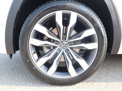 Used 2023 Volkswagen Atlas SEL Premium AWD/4WD image 9