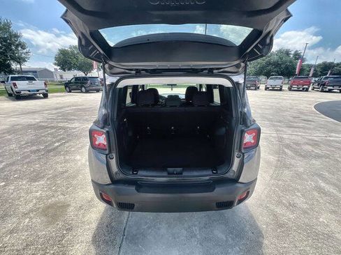 Used 2021 Jeep Renegade Latitude FWD image 25