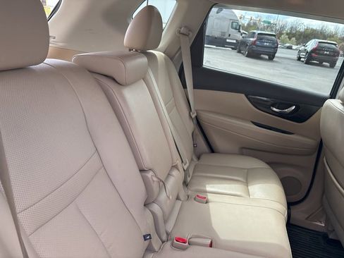 Used 2019 Nissan Rogue SL w/ Premium Package image 36