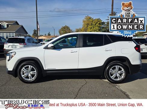 Used 2024 GMC Terrain SLE image 2