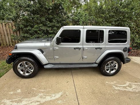 Used 2019 Jeep Wrangler Unlimited Sahara AWD/4WD image 2