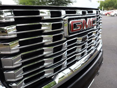 Used 2025 GMC Sierra 2500 Denali w/ Denali Reserve Package AWD/4WD image 16