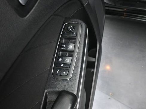 Used 2015 Dodge Charger SXT image 10