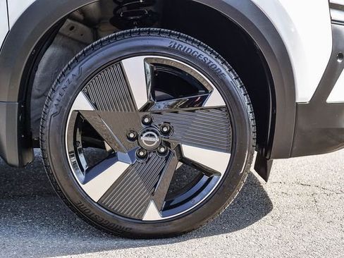 Used 2025 Nissan Kicks SR image 12